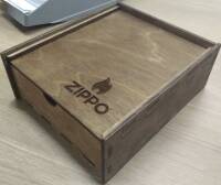 100 R Подарочная коробка Zippo (кремни 2406C + топливо 3141 (125 мл)) + место для широкой зажигалки, 140х160х40 мм
