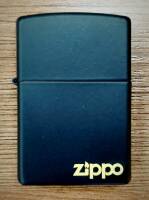 218_Z Logo3 Зажигалка ZIPPO Classic с покрытием Black Matte, латунь/сталь, чёрная, матовая, 38x13x57 мм